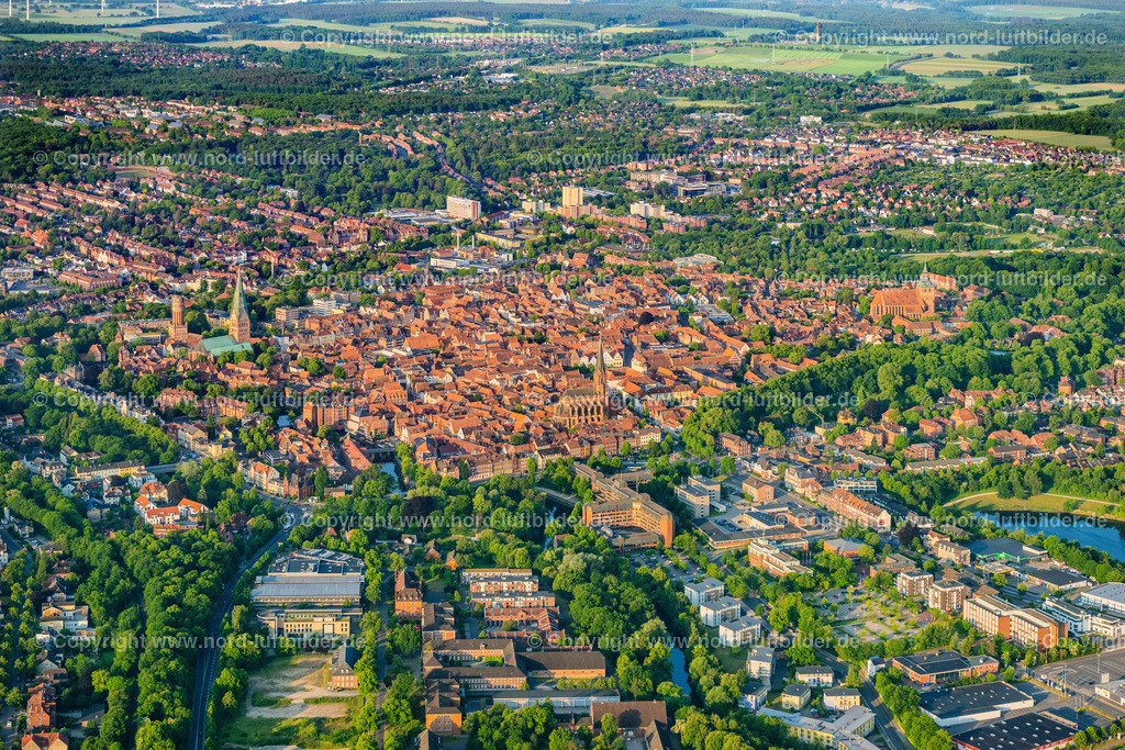 Lüneburg_Altstadt_ELS_3282050623 | LüNEBURG 05.06.2023 Altstadtbereich und Innenstadtzentrum in Lüneburg im Bundesland Niedersachsen, Deutschland. // Old Town area and city center in Lueneburg in the state Lower Saxony, Germany. Foto: Martin Elsen