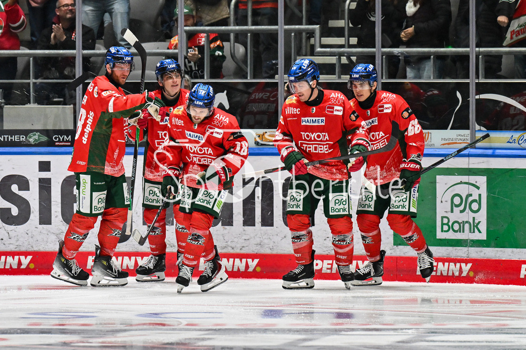 Augsburger Panther - Kölner Haie | Jubel der Panther nach dem Treffer zum 1-1 durch Anthony LOUIS (Augsburger Panther #18) / Tor / Torschuetze / Freude / Happy / DEL: Augsburger Panther - Kölner Haie; Curt Frenzel Stadion am 26.09.2025
