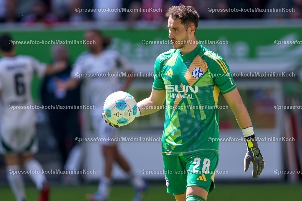 F9510052502197 | 10.05.2025, Fußball, Fortuna Düsseldorf - FC Schalke 04, 2. Fußball Bundesliga, Merkur Spiel-Arena, Saison 2024 2025: Torwart Justin Heekeren (Schalke04 #28) DFB regulations prohibit any use of photographs as image sequences and or quasi-video.