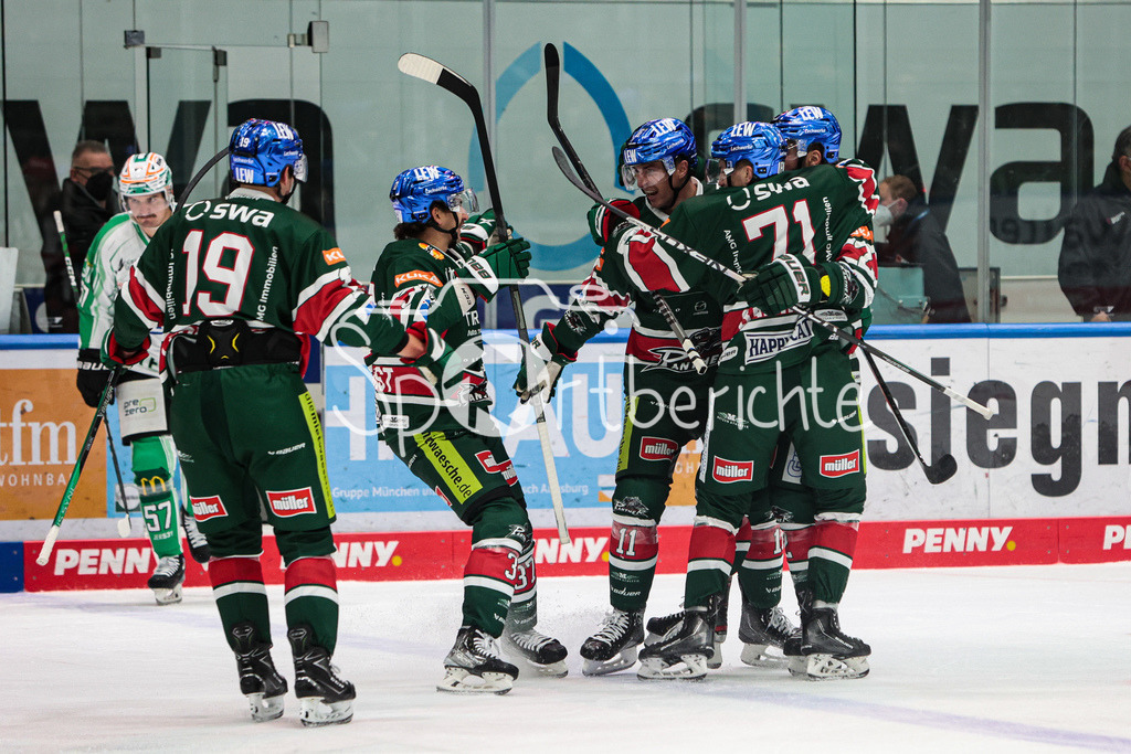 Augsburger Panther - Bietigheim Steelers | Grenzenloser Jubel der Panther nach dem Treffer zum 2-1 durch Adam PAYERL (AEV #11)