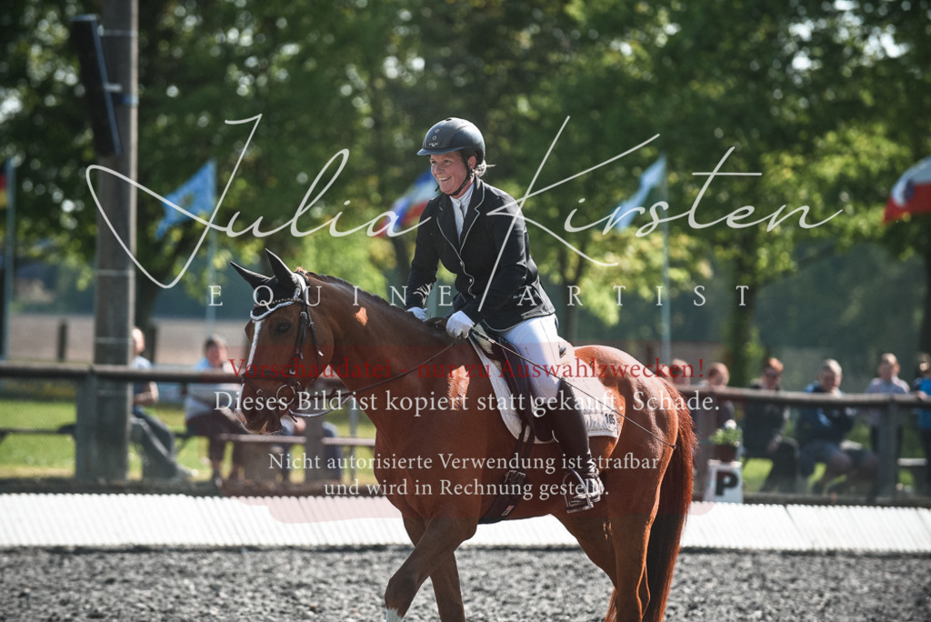 DSC_8761 | Pferde- und Turnierfotografie in Westsachsen. Pferdeportraits, Auftragszeichnungen und intuitive Kunst.