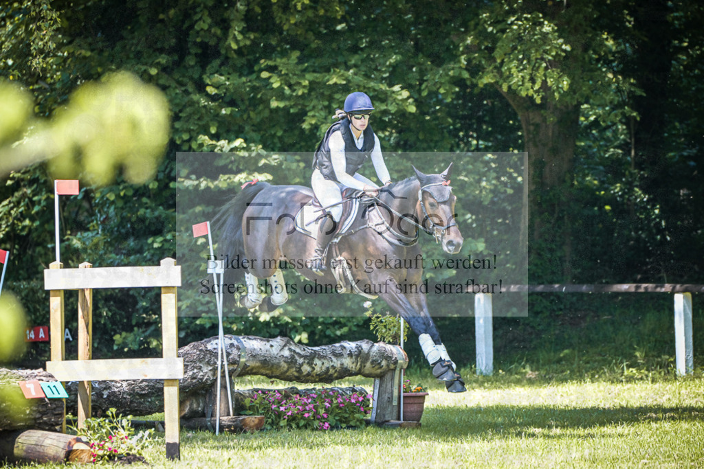 DOS_0852 | Entdecke hochwertige Reitturnierfotos von Foto Oger. Professionell, emotional und authentisch – jetzt Lieblingsmomente im Shop bestellen.Deutschlandweite Turnierfotografie. - Realisiert mit Pictrs.com