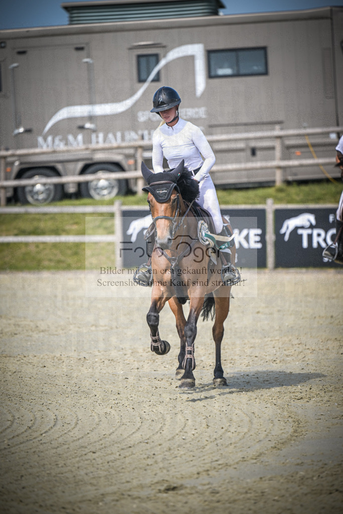 DOS_0175 | Entdecke hochwertige Reitturnierfotos von Foto Oger. Professionell, emotional und authentisch – jetzt Lieblingsmomente im Shop bestellen.Deutschlandweite Turnierfotografie. - Realisiert mit Pictrs.com