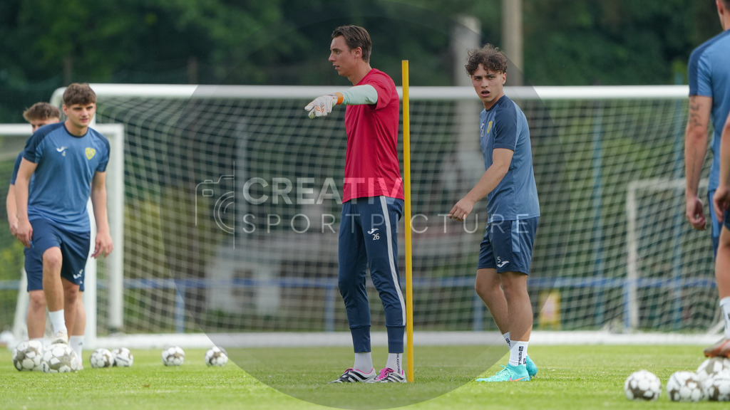 Fußball, Herren, Saison 2025/2026, Regionalliga Nordost, Trainingsauftakt des FSV 63 Luckenwalde am 18.06.2025 im Werner-Seelenbinder-Stadion, | Fußball, Herren, Saison 2025/2026, Regionalliga Nordost, Trainingsauftakt des FSV 63 Luckenwalde am 18.06.2025 im Werner-Seelenbinder-Stadion, Im Bild: Kevin Tittel (rotes Shirt) - Realisiert mit Pictrs.com