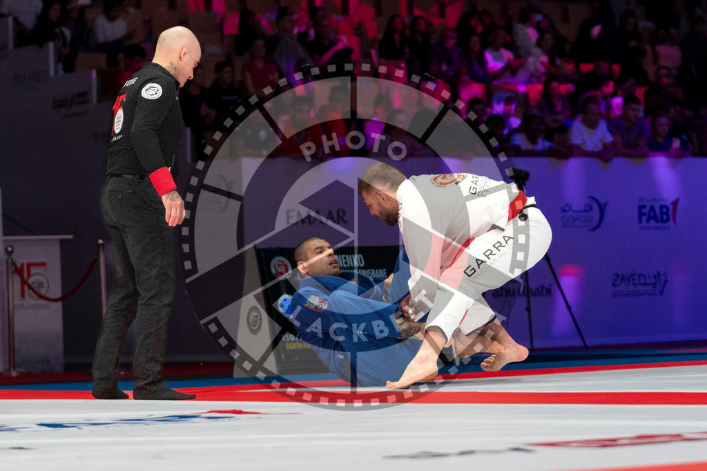 20231109PBB3573 | Fighters compete during the AJP World Professional Championship in the Mubadala Arena in Abu Dhabi, Arab United Emirates, on November 9, 2023.