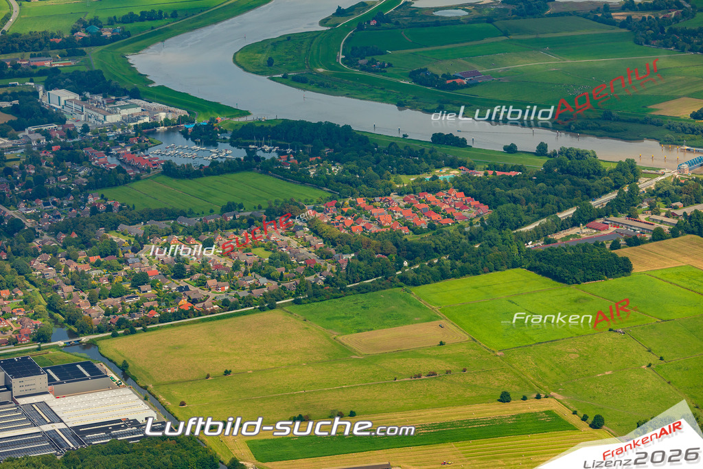 Übersichts Bild Weener - Die Luftaufnahme wurde 2025 vom UL-Flugzeug heraus erstellt ( keine Drohnenaufnahme ) - Hochauflösende Luftaufnahme - für Wandbilder und großformatige Ausdrucke geeignet. Das besondere Geschenk!Hier alle&nbsp;Infos zur Lizenzierung der LuftaufnahmeWir fliegen auch dieses Jahr wieder in Ihre Region um Luftbilder zu erstellen.- Luftbild anfragen