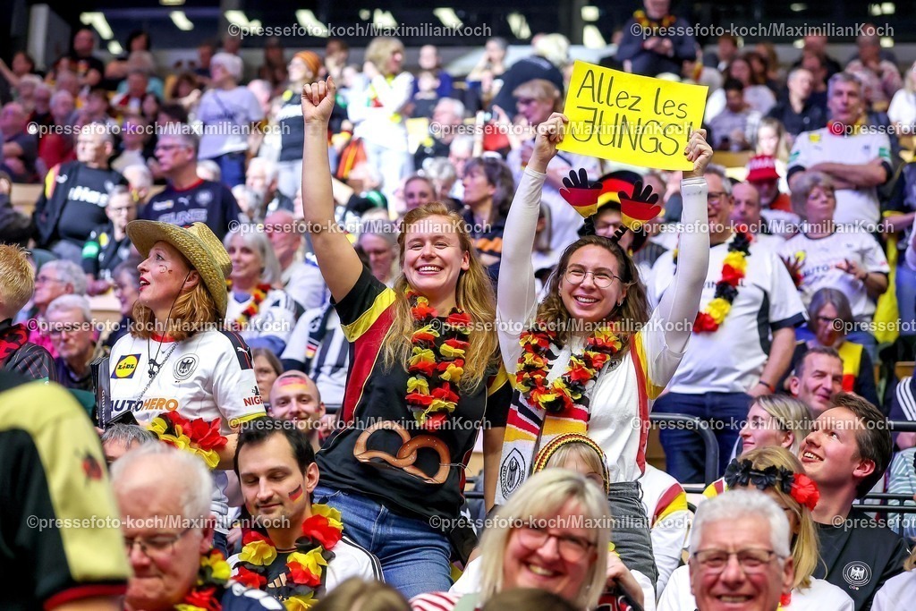 EHF19012602088 | 19.01.2026, Handball, Men's EHF EURO 2026, Deutschland - Spanien, Jyske Bank Boxen in Herning, Dänemark, Preliminary Round: Gute Stimmung bei den Handballfans. Tausende deutsche Fas sind angereist und feuern die Mannschaft euphorisch an. 