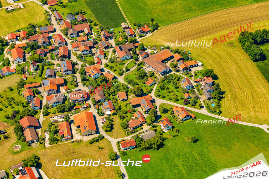 Schrägluftbild  Niclasreuth  Aßling - Das Luftbild wurde 2025 vom UL-Flugzeug heraus erstellt ( keine Drohne ) - Hochauflösende Luftaufnahme -Nicht vergleichbar mit Google Maps oder Satelittenbilder- Die Geschenkidee !Mit Lizenz und Bildrechte bestellbar