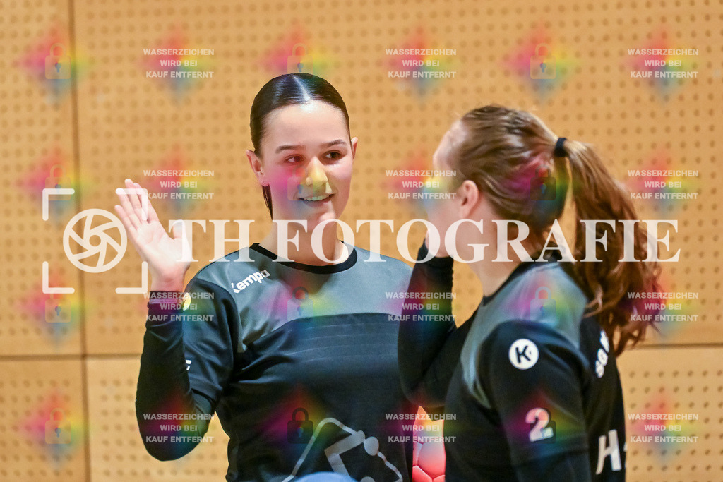 GER, SG Maulburg/Steinen - TuS Helmlingen, Frauen-Handball, Oberliga Suedbaden, 19. Spieltag, Saison 2024/2025, 23.03.2025 | Lena Marie Hlawarschek (SG Maulburg/Steinen, #07), Miriam Wolpensinger (SG Maulburg/Steinen, #02)GER, SG Maulburg/Steinen - TuS Helmlingen, Frauen-Handball, Oberliga Suedbaden, 19. Spieltag, Saison 2024/2025, 23.03.2025Foto: TH Fotografie/Thomas Hess