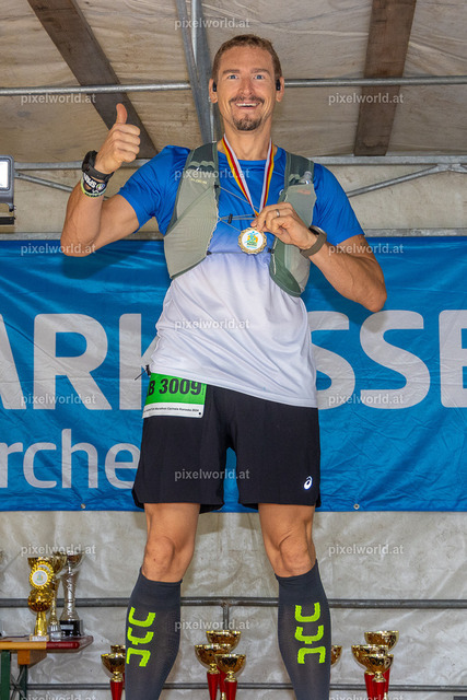 7. Int. Kärnten Marathon 2024 -  Siegerehrung | Bildershop von pixelworld.at - Realisiert mit Pictrs.com