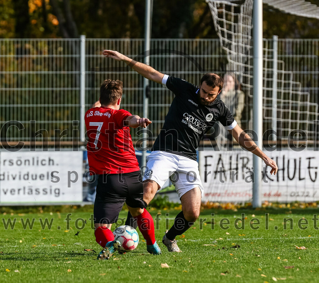 2023-11-05_045_FC_Herzogstadt_gegen_TuS_Oberding | Erding, Deutschland, 05.11.2023:
Fußball, Kreisklasse 2023 / 2024, 14. Spieltag, FC Herzogstadt gegen TuS Oberding, Endergebnis: 4:5

Sebastian Stemmer (TuS Oberding, #7), Christoph Greckl (FC Herzogstadt, #5)

Foto: Christian Riedel / fotografie-riedel.net