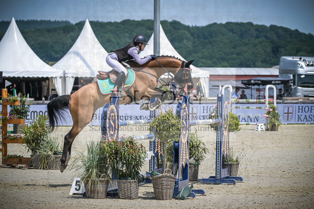 DOS_3736 | Entdecke hochwertige Reitturnierfotos von Foto Oger. Professionell, emotional und authentisch – jetzt Lieblingsmomente im Shop bestellen.Deutschlandweite Turnierfotografie. - Realisiert mit Pictrs.com