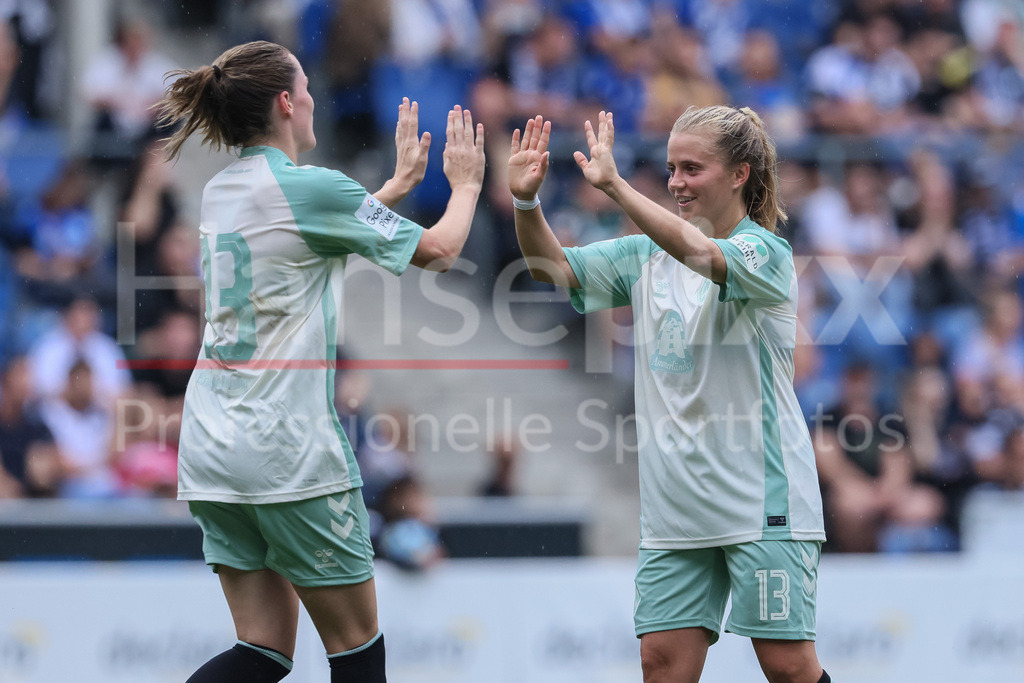 Fussball, DFB-Pokal Frauen, DSC Arminia Bielefeld - SV Werder Bremen | v.li.: Torschützin Reena Wichmann (SV Werder Bremen, 33) und Ricarda Walkling (SV Werder Bremen, 13) mit Torjubel, Jubel, jubeln, jubelt, optimistisch, Spielszene, Highlight, Freude über das Tor zum 0:4, DIE DFB-RICHTLINIEN UNTERSAGEN JEGLICHE NUTZUNG VON FOTOS ALS SEQUENZBILDER UND/ODER VIDEOÄHNLICHE FOTOSTRECKEN. DFB REGULATIONS PROHIBIT ANY USE OF PHOTOGRAPHS AS IMAGE SEQUENCES AND/OR QUASI-VIDEO.