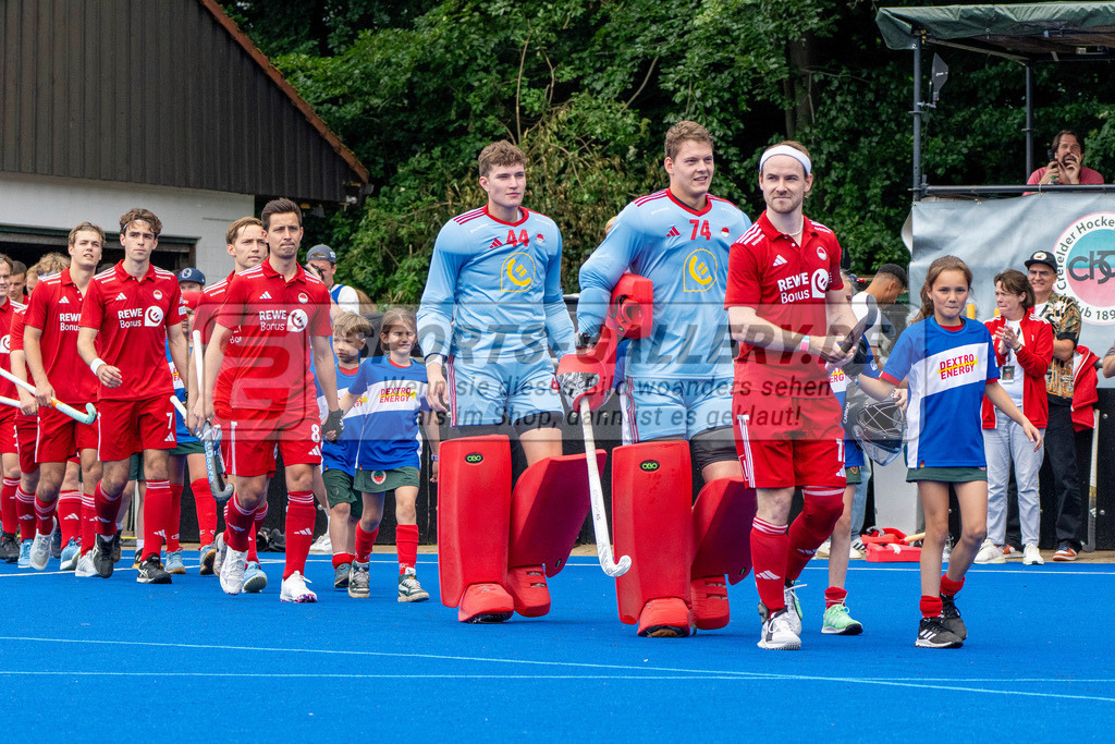 Final4_20250601-1333-HK108500 | Krefeld, Deutschland, 01.06.2025:  Feldhockey Final4 2025 – „Deutsche Feldhockey-Meisterschaften 2025“ Crefelder HTC - Rot-Weiss Köln (Finale Herren) im Gerd-Wellen-Hockeyanlage am 01.06.2025 in Krefeld, Deutschland. (Foto von Kramhöller/Fehrmann/Kaste)Krefeld, Germany, 01.06.2025: Feldhockey Final4 2025 – „Deutsche Feldhockey-Meisterschaften 2025“ Harvestehuder HTC - Düsseldorfer HC (Finale Damen) in Gerd-Wellen-Hockeyanlage at 01.06.2025 in Krefeld, Deutschland. (Foto from Kramhöller/Fehrmann/Kaste)