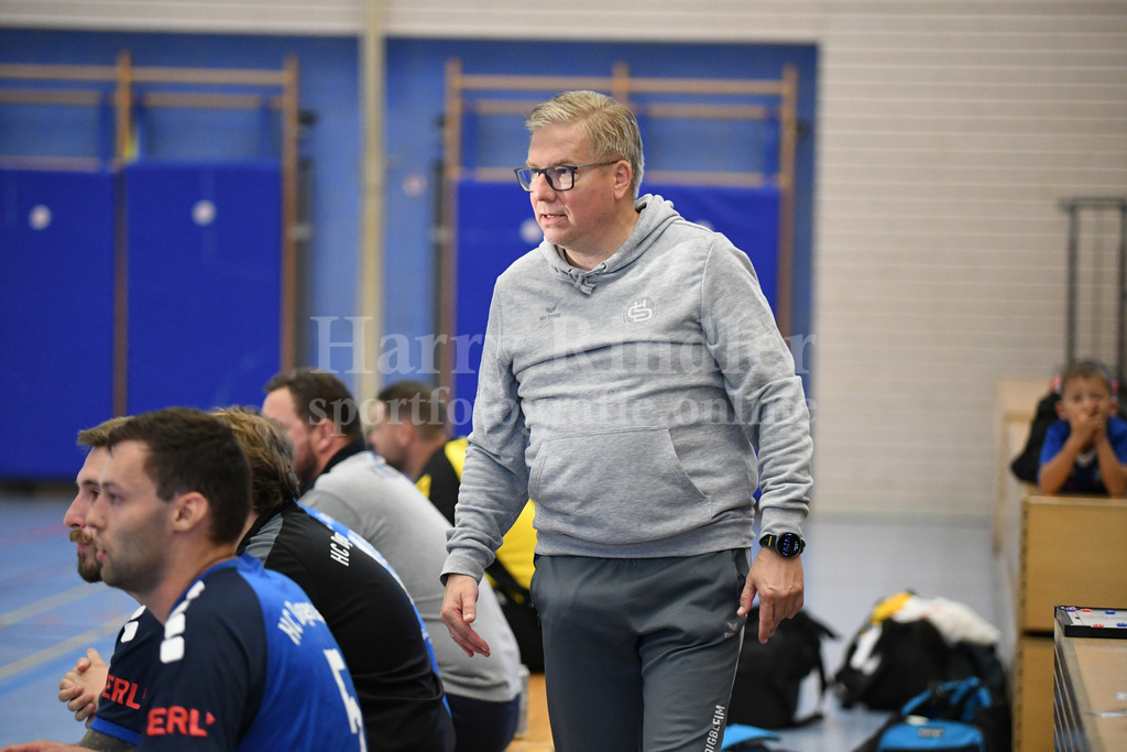 HC Deggendorf : TSV Taufkirchen/Vils | Kai-Uwe  Herrlich  (Trainer HC Deggendorf) - Realisiert mit Pictrs.com