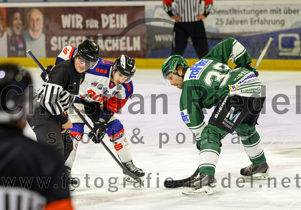 2023-11-03_033_TSV_Erding_gegen_ESC_Dorfen | Erding, Deutschland, 03.11.2023:
Eishockey, Bayernliga Vorrunde 2023 / 2024, 6. Spieltag, TSV Erding gegen ESC Dorfen, Endergebnis: 11:3

Sandro Schröpfer (ESC Dorfen, #16), Thomas Plihal (Erding Gladiators, #39)

Foto: Christian Riedel / fotografie-riedel.net