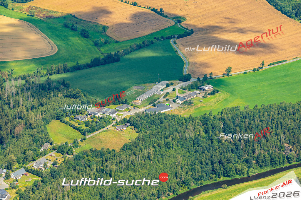 Das Luftbild zeigt : Sparnberg Hirschberg - Die Luftaufnahme wurde 2024 vom UL-Flugzeug aus erstellt ( keine Drohne ) - Hochauflösende Luftaufnahme - Für grossformatige Ausdrucke geeignet. Die Geschenkidee !Mit Lizenz und Bildrechte bestellbar