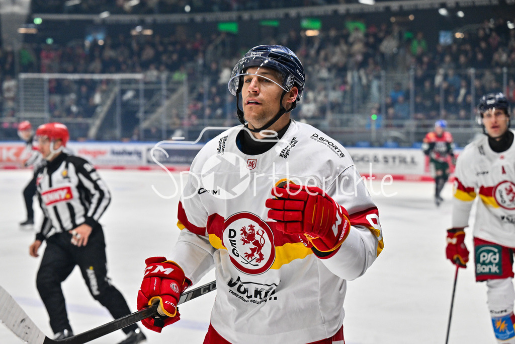 Augsburger Panther - Düsseldorfer EG | Jubel der Gaeste nach dem Treffer zum 0-1 durch Tyler GAUDET (Duessedorfer EG 93) / Tor / Torschuetze / Freude / Happy / DEL: Augsburger Panther - Duesseldorfer EG, Curt Frenzel Stadion am 04.03.2025