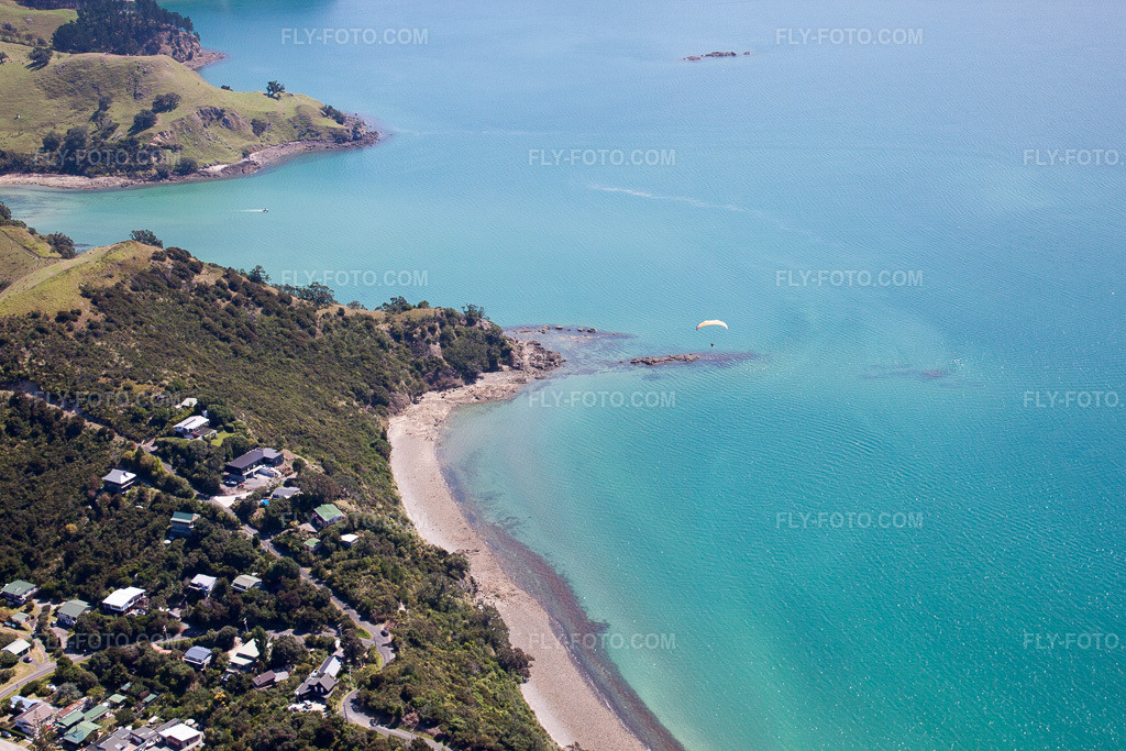 Aerial view: View of the town in the district Wyuna Bay in Coromandel in the state Waikato, New Zealand. – Photo: IMG_55676.jpg taken on 01/12/2013 by Werner Riehm/FLY-FOTO.com – Resolution of the original: 4752 x 3168 px