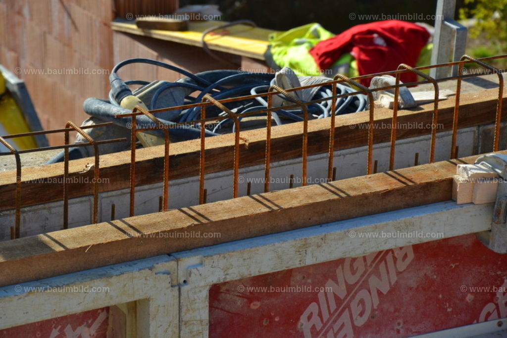 bib-lg04-betonarbeiten-0630 | Nach LV-Leistungsgruppen sortierte Detailfotos über den Bau eines Hauses. Alle Hausbau-Bilder direkt vom Urheber und Autor der Website Haus-Selber-Bauen.com