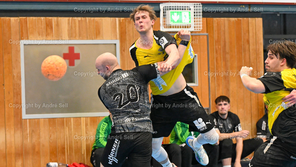 TSV Altenholz vs MTV Braunschweig | Jesse Dahmke (TSVA #5 trifft hier zum 9-7) vs Melf Hagen (Braunschweig #20) / Handball 3. Liga Nord-Ost Männer 2025/2026 / TSV Altenholz vs MTV Braunschweig / Edgar-Meschkat-Halle / Altenholz / 14.03.26 - Realisiert mit Pictrs.com