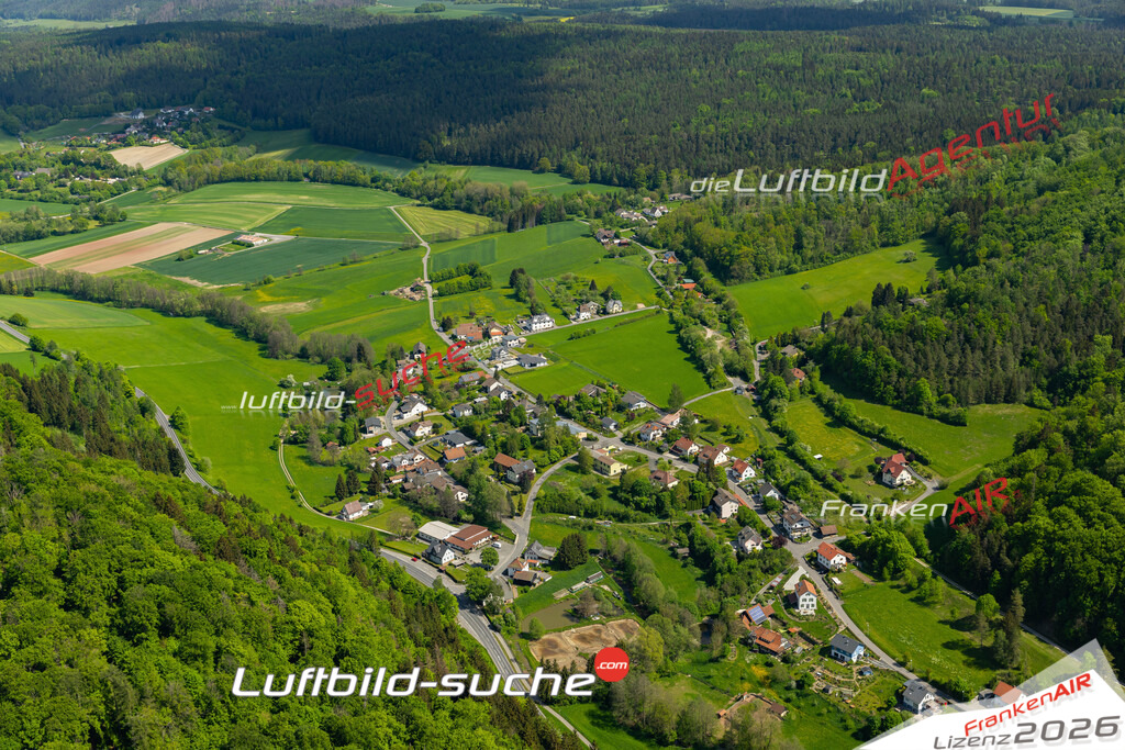 Die Luftaufnahme Neukirchen - Lautertal wurde 2022 vom Flugzeug aus (keine Drohne) erstellt. Hohe Auflösung -für große Poster und Wandbilder geeignet - Garantiert!