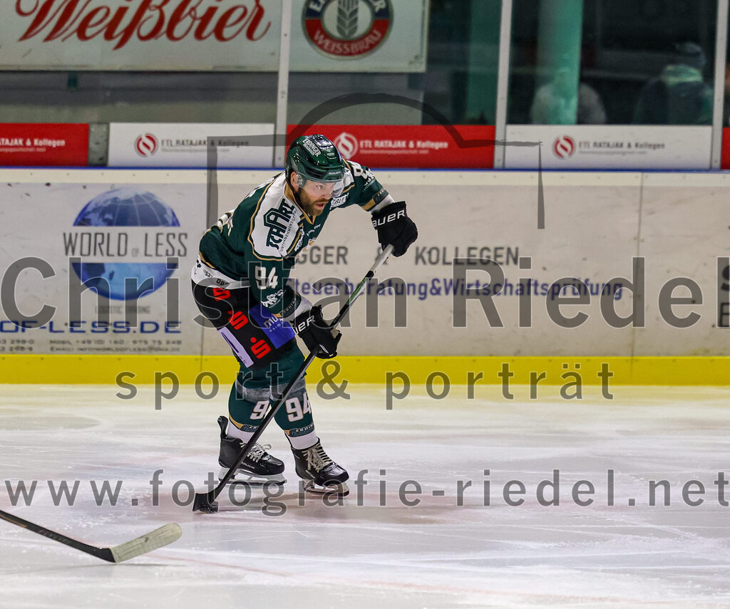 2025-11-25_107_TSV_Erding_gegen_EHF_Passau_Black_Hawks | Erding, Deutschland, 25.11.2025:Eishockey, Oberliga Süd 2025 / 2026, 20. Spieltag, TSV Erding gegen EHF Passau Black Hawks, Endergebnis: 2:3 n.V.Markus Eberhardt (Erding Gladiators, #94)Foto: Christian Riedel / fotografie-riedel.net