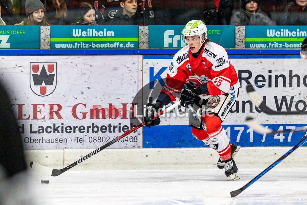 Spiel 3 Finale TSV Peißenberg Miners vs EHC Königsbrunn | Eishockey Bayernliga Playoffs 2023/2024, Spiel 3 Finale TSV Peißenberg Miners vs EHC Königsbrunn, 20240328,
Ryan MURPHY (Miners 15) in Aktion,
2024-03-28 in Peißenberg (Eisstadion)
15 Ryan MURPHY (Miners 15)
Copyright: WolfgangxLindner foto-lindner.de