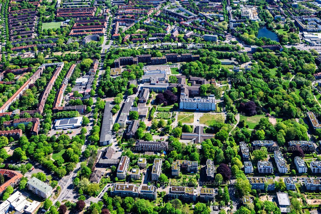 Hamburg_Barmbek_Süd_Schön_Klinik_Hamburg_Eilbek_ELS_3688010525 | HAMBURG 01.05.2025 Klinikgelände des Krankenhauses " Schön Klinik Eilbek " in Hamburg, Deutschland. // Hospital grounds of the Clinic " Schoen Klinik Eilbek " in Hamburg, Germany. Foto: Martin Elsen