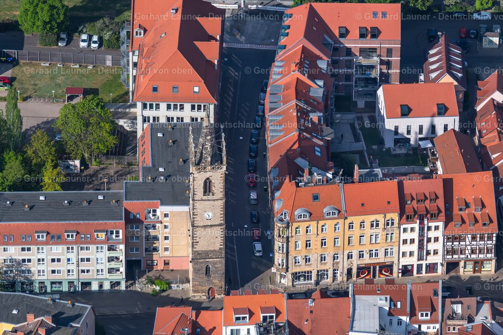 4025929 | ERFURT 06.05.2020 Kirchenturm und Turm- Dach des "Johannesturm" an der Johannesstraße im Ortsteil Altstadt in Erfurt im Bundesland Thüringen, Deutschland. // Church tower and tower roof at the church building of Johannesturm on Johannesstrasse in the district Altstadt in Erfurt in the state Thuringia, Germany. Foto: Gerhard Launer