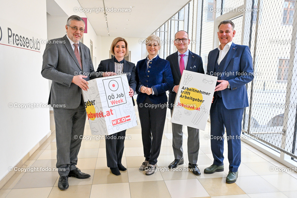 Pressekonferenz WKO Ooe_ Ooe Job Week 2024_ 27.02.2024-2 | 27.02.2024, Presseclub Linz, AUT, Pressekonferenz WKO Oberoesterreich, Ooe Job Week 2024, im Bild Alfred Klampfer (Bildungsdirektor Ooe), Iris Schmidt (Landesgeschaeftsfuehrerin des Arbeitsmarktservice Ooe), Doris Hummer (Praesidentin der Wirtschaftskammer Ooe), Gerald Silberhumer (Direktor der Wirtschaftskammer Ooe), Robert Oberfrank (Projektleiter der Ooe Job Week u. Leiter der WKOoe-Abtlg. Bezirksstellen)