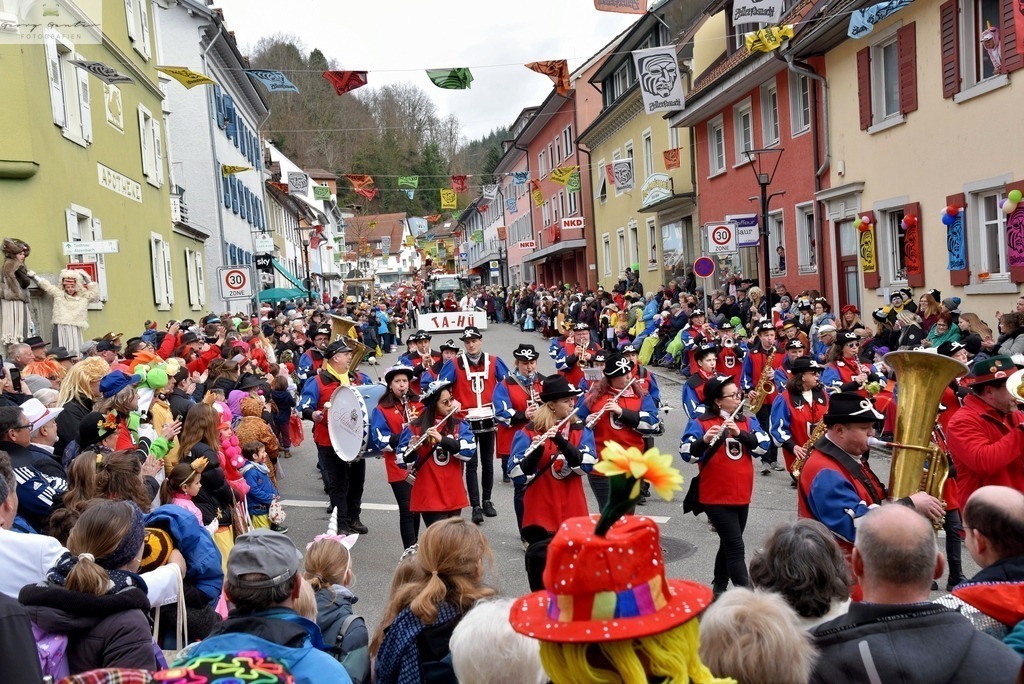 FasMontag _24-004-RA | Fotoblog Schwarzwald, Foto Blog Wiesental, Pfaffenberg, Winterzauber, Zeller Bergland, Zell im Wiesental, Fotoblog Wiesental, Landschaftsfotos, Bilder Wiesental, Natur, Naturbilder, Fastnacht, Zeller Fastnacht, Zeller Fasnacht, Zeller Bergland, Belchen, - Realisiert mit Pictrs.com