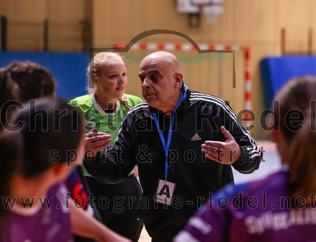 2025-01-11_057_SpVgg_Altenerding_gegen_HF_Scheyern | Erding, Deutschland, 11.01.2025:Handball, Bezirksoberliga Frauen Altbayern 2024 / 2024, 10. Spieltag, SpVgg Altenerding gegen HF Scheyern, Endergebnis: 20:23Trainer Michael Wienerl (SpVgg Altenerding)Foto: Christian Riedel / fotografie-riedel.net