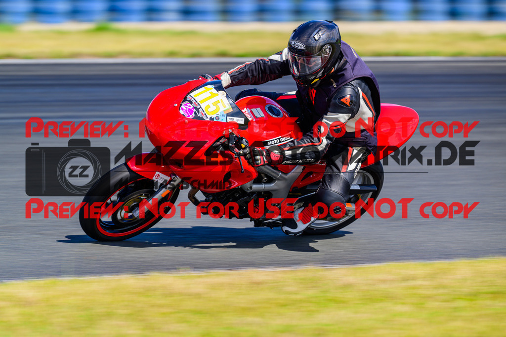 MaZZes_FotoMatrix_240724_6007705_2-99 | GELB