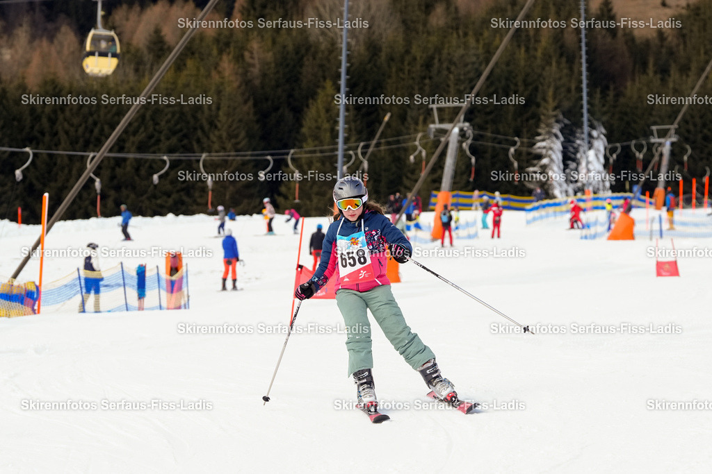 SRF_02.01.2026_1165 | Skirennfotos,Serfaus,Fiss,Ladis,Kinderskirennen,Winter,Tirol,Oberland,skirace,SFL,feelfree,weil wir's genießen,ski,Ski,skifahren,Sonnenplateau, - Realisiert mit Pictrs.com