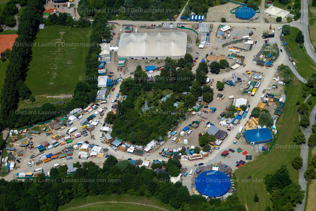 2810292 | Tollwood Sommerfestival und Ost-West-Friedenskirche, München