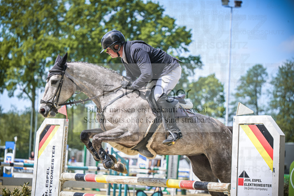 DOS_8471 | Entdecke hochwertige Reitturnierfotos von Foto Oger. Professionell, emotional und authentisch – jetzt Lieblingsmomente im Shop bestellen.Deutschlandweite Turnierfotografie. - Realisiert mit Pictrs.com