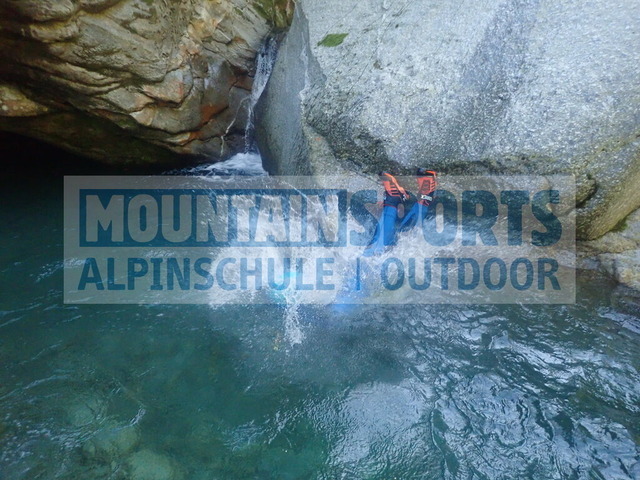 PC020101 | Bestelle die Bilder deines Berg- oder Wasser-Abenteuers mit Mountain Sports bequem von zu Hause aus direkt über unseren Online Fotoshop von pictrs.com. - Realisiert mit Pictrs.com