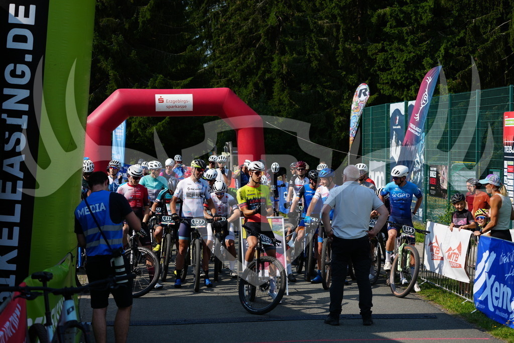 FC102448 | Fotogalerie der Treibjagd im Dunkelwald - Dein MTB Etappenrennen im Erzgebirge - Realisiert mit Pictrs.com