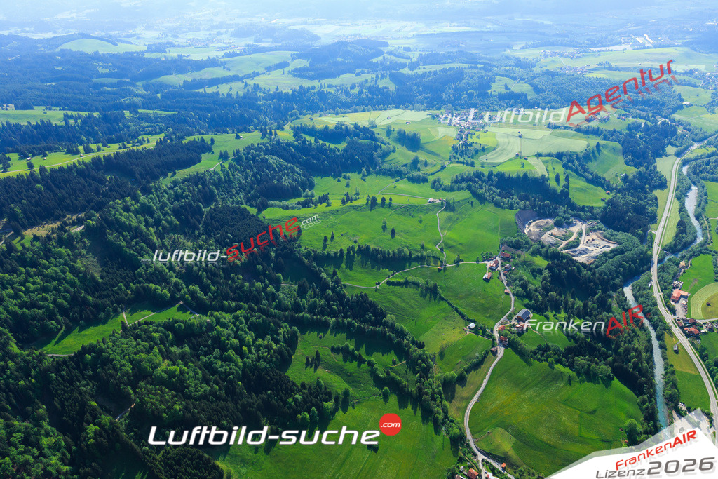 Die Luftaufnahme Vorderhindelang - Bad-hindelang wurde vom UL-Flugzeug (keine Drohne) aus fotografiert.Hohe Druck- Auflösung-die Geschenkidee!