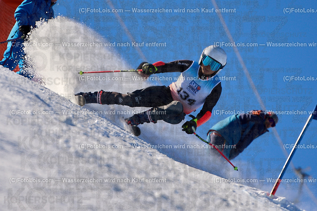 ALP5066_MASTERS-Cup_GS-A Herrn_Cheng Tak-Ming-Dominic | (C)FotoLois.com, Alois Spandl. FIS Masters-Cup Wildschönau, Giant Slalom auf der Piste Schatzberg GS, Siegerehrung auf dem Dorfplatz Niederau, Sa 13. Januar 2024.