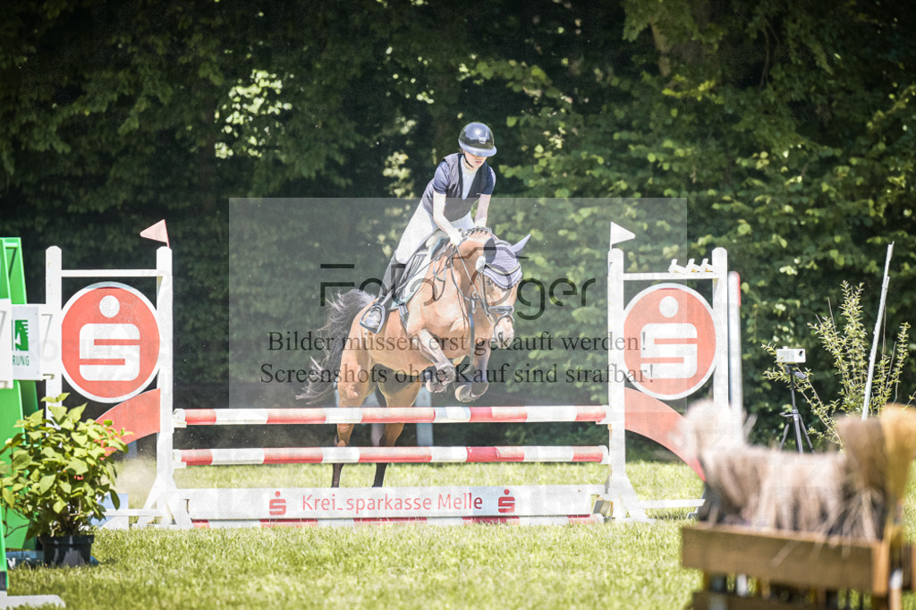DOS_4067 | Entdecke hochwertige Reitturnierfotos von Foto Oger. Professionell, emotional und authentisch – jetzt Lieblingsmomente im Shop bestellen.Deutschlandweite Turnierfotografie. - Realisiert mit Pictrs.com