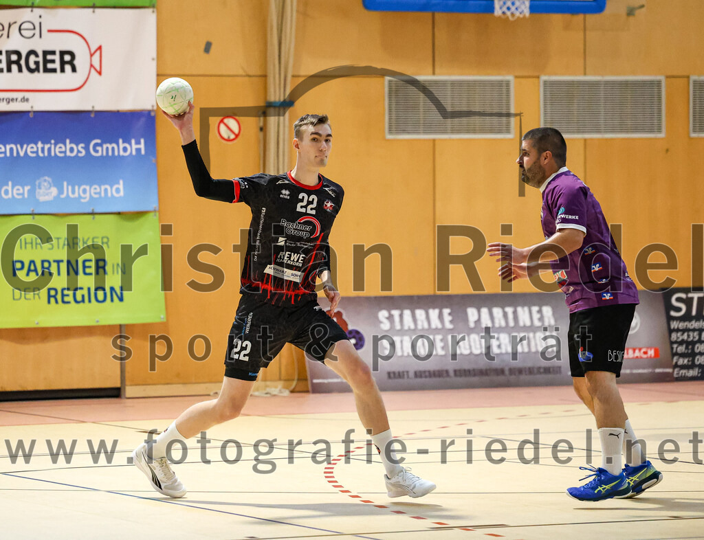 2024-09-21_029_SpVgg_Altenerding_gegen_TSV_1861_Mainburg | Erding, Deutschland, 21.09.2024:Handball, Bezirksoberliga Männer 2024 / 2025, 1. Spieltag, SpVgg Altenerding gegen TSV 1861 Mainburg, Endergebnis: 36:20Sebastian Rauscher (TSV 1861 Mainburg, #22), Christian Loris (SpVgg Altenerding, #11)Foto: Christian Riedel / fotografie-riedel.net