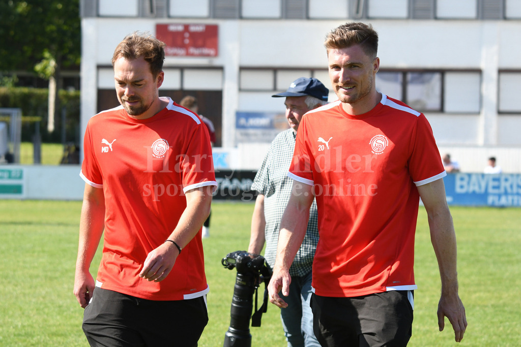 SpVgg Plattling : TSV Mauth I Testspiel 21.06.2025 I Bezirksliga West ( BzL Ndb. West) | SpVgg Plattling: v.l. Michael Döschl (sportlicher Leiter SpVgg Plattling) und Tobias Eckl (Trainer SpVgg Plattling) - Realisiert mit Pictrs.com