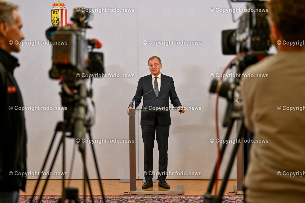 Pressekonferenz Land Ooe_ Praesentation Landeshaushalt 2024_ 07.11.2023-14 | 07.11.2023, Landhaus Linz, AUT, Pressekonferenz Land Ooe, Praesentation Landeshaushalt 2024 - Menschen entlasten. Wirtschaft foerdern, im Bild LH Thomas Stelzer (VP)