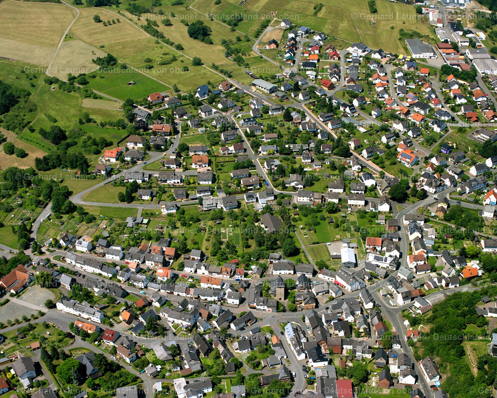 2610632 | BALLERSBACH 09.06.2006 Wohngebiet einer Einfamilienhaus- Siedlung  in Ballersbach im Bundesland Hessen, Deutschland // Single-family residential area of settlement  in Ballersbach in the state Hesse, Germany Foto: Gerhard Launer