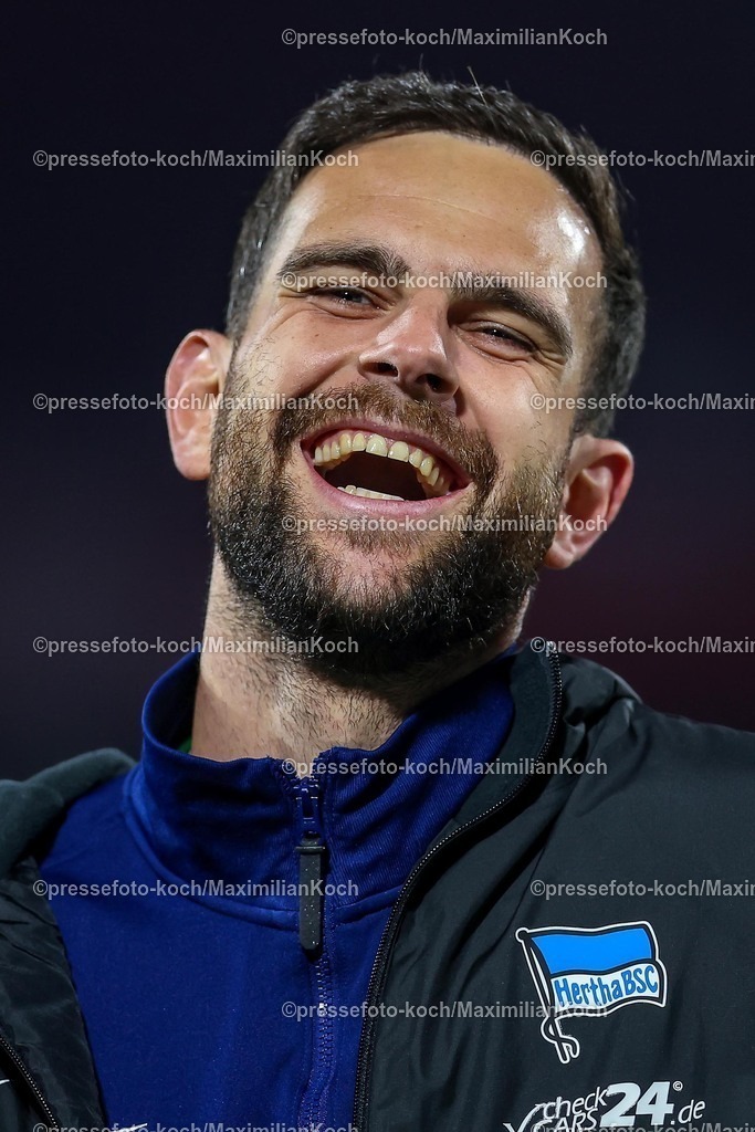 1FC05042502255 | 05.04.2025, Fußball, 1. FC Köln - Hertha BSC, 2.. Fußball Bundesliga, 28. Spieltag, RheinEnergie-STADION, Saison 2024 2025: Freude nach dem Sieg. Torwart Marius Gersbeck (Hertha BSC #35) DFB regulations prohibit any use of photographs as image sequences and or quasi-video.