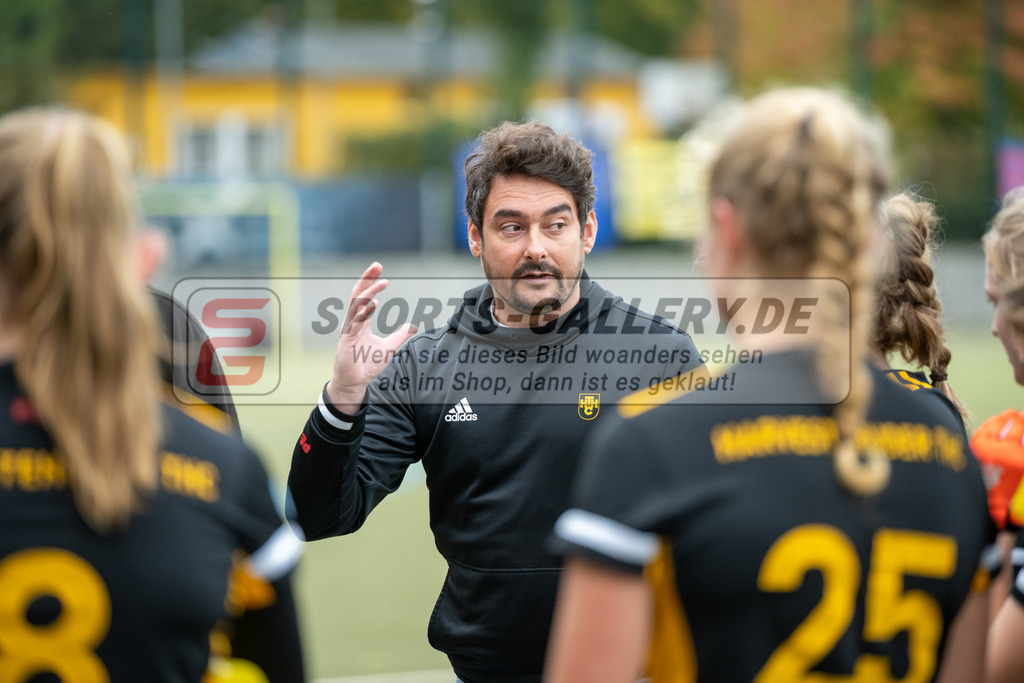 SFE_20231022_0058 | Deutsche Meisterschaft Weibliche U16 Finale Berliner HC - Harvestehuder THC am 22.10.2023 in Köln (Düsseldorfer Hockeyclub 1905 e.V.), Photo: Stephan Fehrmann 2023 (Sports-Gallery)