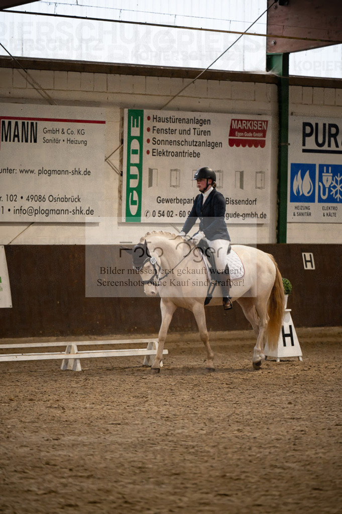 Hallenreittunier Voxtrup 2023 | Entdecke hochwertige Reitturnierfotos von Foto Oger. Professionell, emotional und authentisch – jetzt Lieblingsmomente im Shop bestellen.Deutschlandweite Turnierfotografie. - Realisiert mit Pictrs.com