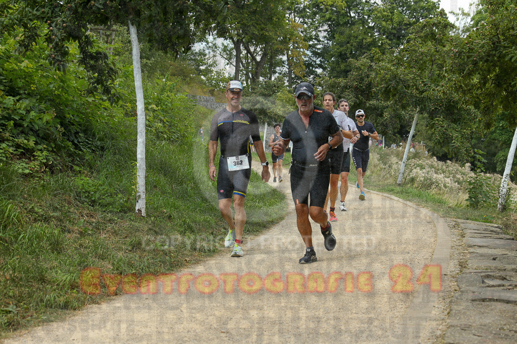 250824_1345_EX1_3526 | Sportfotografie im Rhein-Sieg Kreis, Köln, Bonn, NRW, Rheinland Pfalz, Hessen, etc. Unser Tätigkeitsfeld umfasst den Laufsport vom Volkslauf über den Marathon, Duathlon, Triathon bis zum Ultralauf wie Kölnpfad Ultra oder Schindertrail.